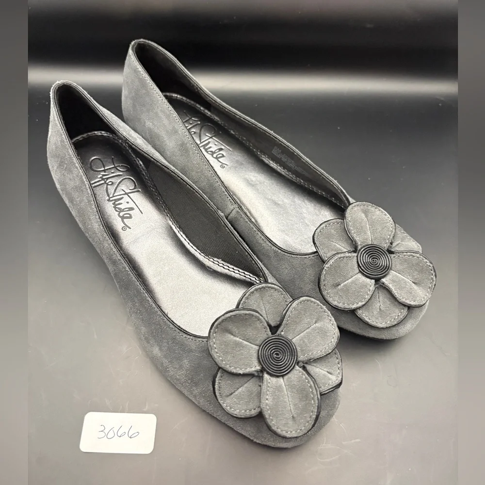 LifeStride Oliver Gray Flower Detail Flats Size 6 EUC Original Box